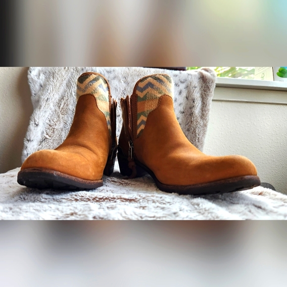 Ugg Pendleton ankle boots size 7.5 - Picture 8 of 16